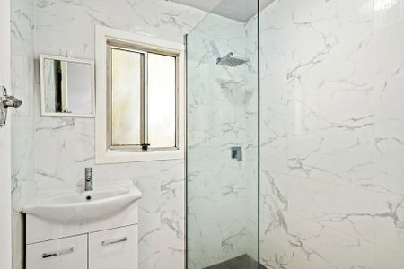 Private, Easy-Care Lifestyle - Photo 4