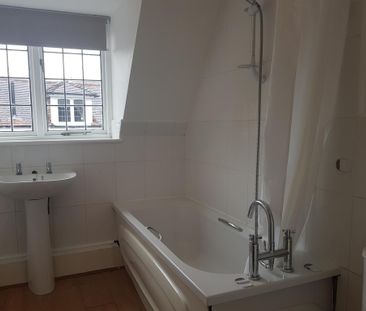 2 bedroom end of terrace house to rent - Photo 5