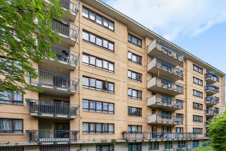 3 bedroom flat to rent - Photo 5