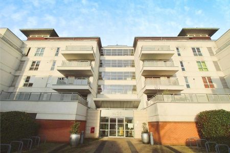 3 bedroom flat to rent - Photo 5