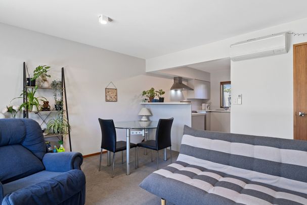 Modern, Sunny 2-Bedroom Townhouse – Prime Location! - Photo 1