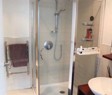 Ready to Move in - Tastefully Furnished Apartment - Photo 2