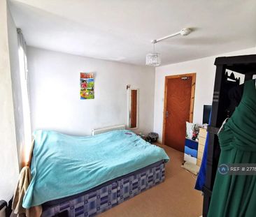 4 bedroom end of terrace house to rent - Photo 3