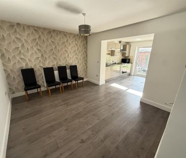 4 bedroom semi-detached house to rent - Photo 3