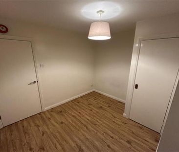 Flat 2, 40 Castleton Gardens, Belfast, BT15 3BY - Photo 6