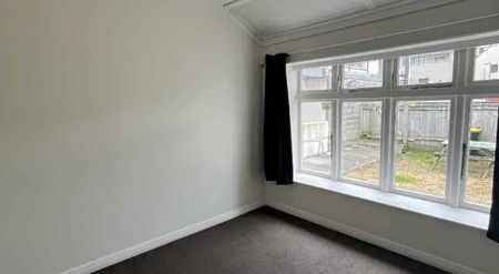 3 Bedroom Family Home, 74 Daniell Street, Newtown - Photo 2