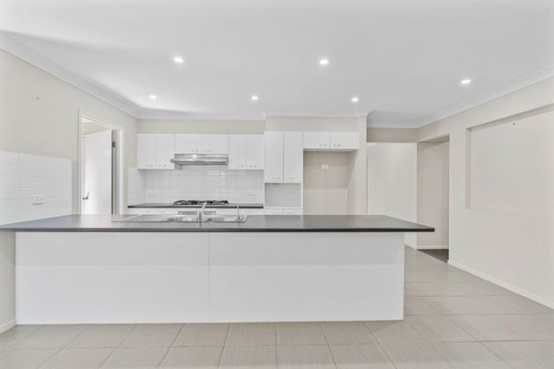 Stunning Family Home - Photo 1