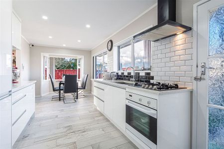 Charming 3BR Home with Garden! - Photo 5