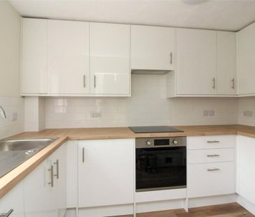 2 bedroom end of terrace house to rent - Photo 3