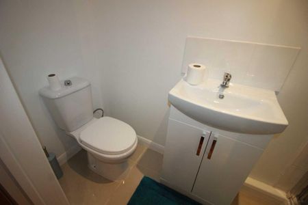 Detached house to rent - Photo 2