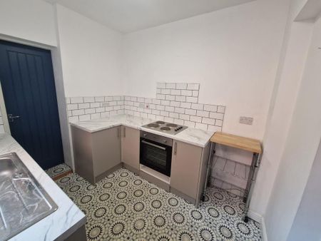 2 bedroom ground floor flat to rent - Photo 2