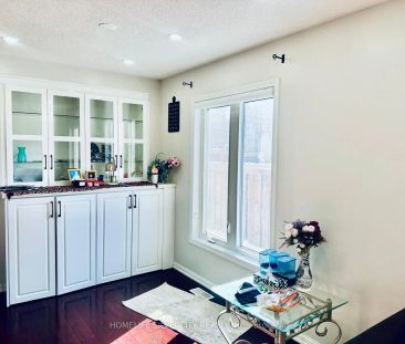 29 Lathbury Street S #main level - Photo 3