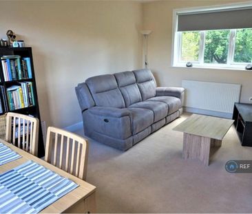 3 bedroom semi-detached house to rent - Photo 2