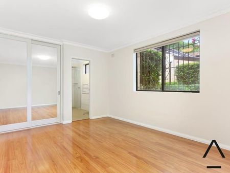 Whisper Quiet Location Three Bedroom Garden Apartment - Photo 2