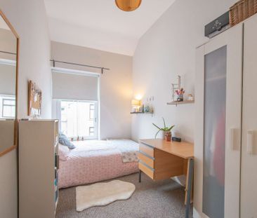 Brilliantly located 6 bed house - Photo 6