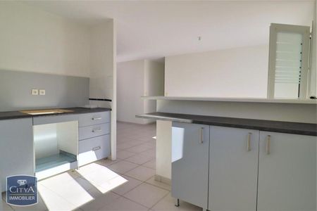 Location Maison 4 pièces 88m² ETAULIERS 33820 - Photo 5