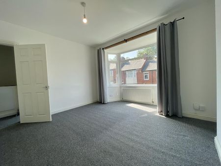 3 bedroom flat to rent - Photo 3