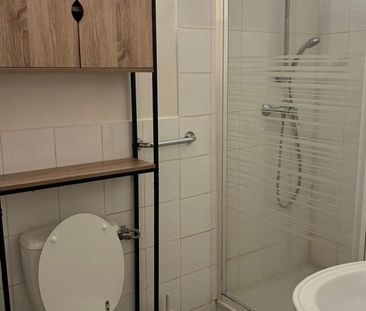 Location Appartement P2 rénové(e) Marseille 5ème - Photo 2