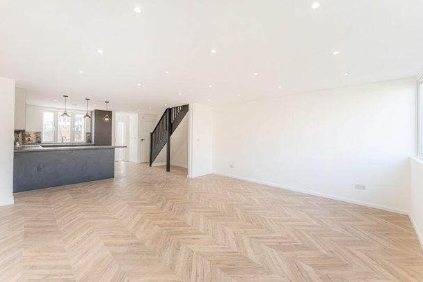 White Hart Lane, London - Photo 1