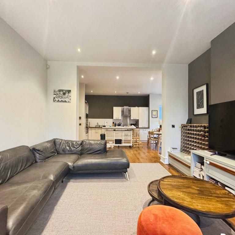 3 bedroom flat to rent - Photo 1