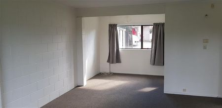 ELLERSLIE - 3 brm Townhouse - Great Locations - Photo 3