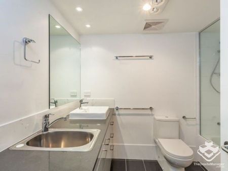 Stylish 3-Bedroom Apartment with Rooftop Pool and Prime Brisbane Location - Photo 5