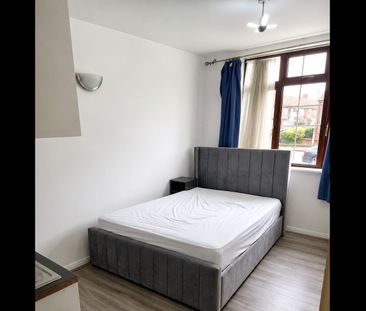 Studio Flat, Carlyon Road, HA0 - Photo 1