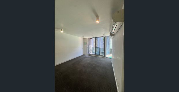 Affordable 2 Bedroom Living in Docklands - Photo 1