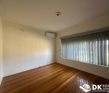 Conveniently Located in St Albans - Photo 6