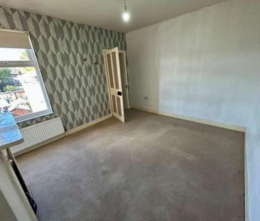 The Crescent, Slough, SL1 - Photo 1