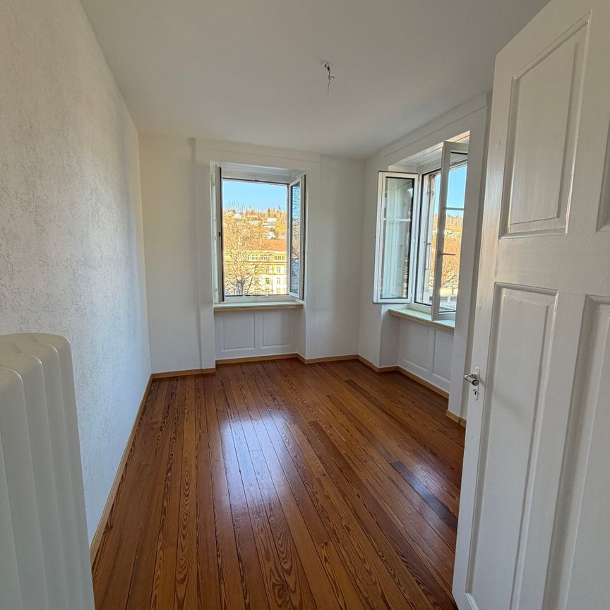 Renovated 3-room apartment with terrace - Photo 1