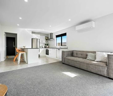 Modern New build Home - Photo 3