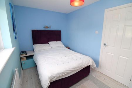 2 bedroom end of terrace house to rent - Photo 3