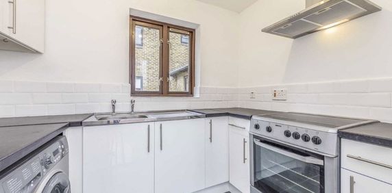 Hillbury Road, SW17 8JT, London - Photo 2