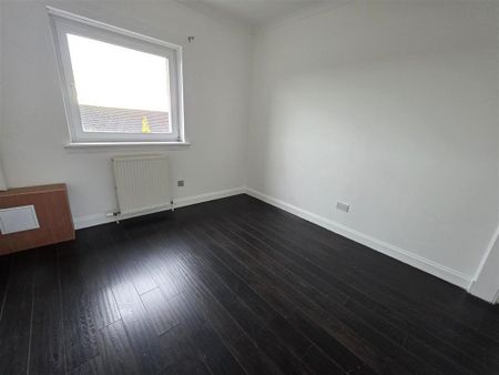 3 bedroom apartment to rent - Photo 4