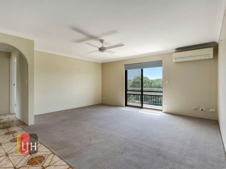 ONE OF THE BIGGEST TWO BEDROOM UNITS IN PRIME LOCATION! - Photo 5