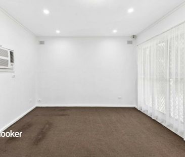 Charming 3- bedroom home - Photo 4