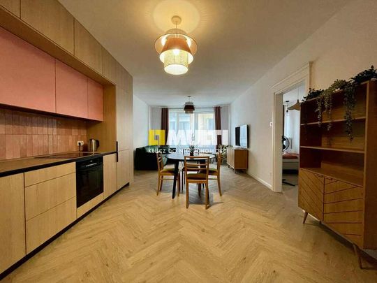 Stare Miasto, 2 pokoje + winda i miejsce postojowe - Zdjęcie 1