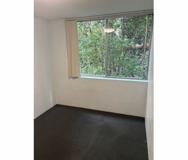 Spacious Apartment with Leafy Views - Photo 6