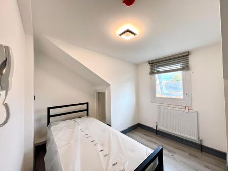 6 bedroom terraced house to rent - Photo 4