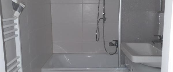 Erstbezug nach Sanierung - Kleine Dreiraumwohnung mit Balkon - Foto 1