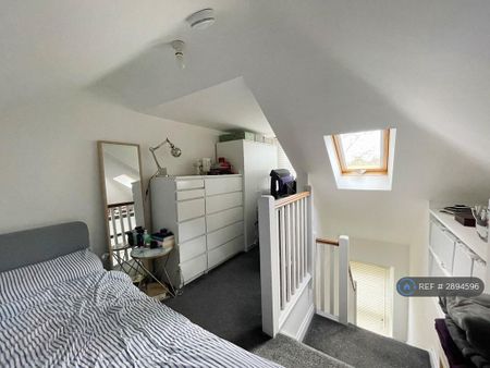 2 bedroom flat to rent - Photo 2
