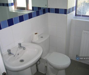 2 bedroom end of terrace house to rent - Photo 4