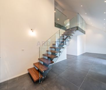 Elegance, comfort and superb condition combined! - Photo 2