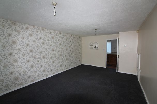 3 Bedroom Semi-Detached House - Photo 1