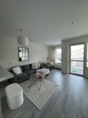 Gulddragargränd, Vällingby - Photo 1