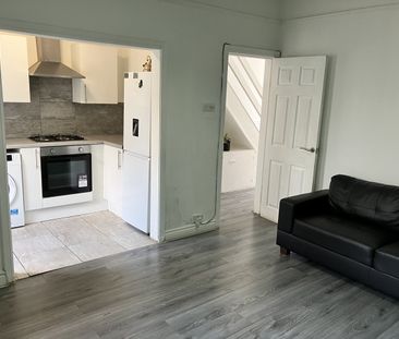 3 Bed End Terrace, Acanthus Road, L13 - Photo 2