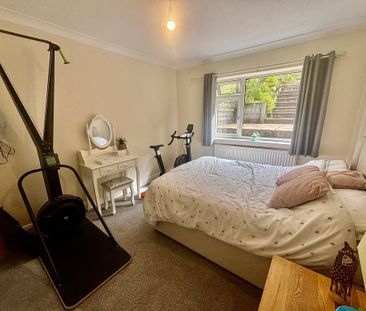3 bedroom semi-detached bungalow to rent - Photo 6
