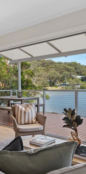 Captivating Waterfront Cottage with breathtaking views of Hardys Bay and surrounds - Photo 1