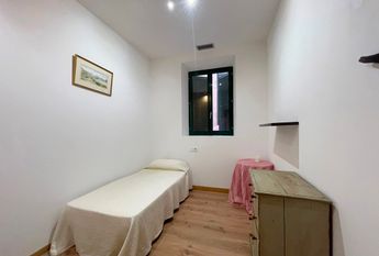 Apartamento amueblado de 3 dormitorios y 2 baños con patio en la Plaza de Cort, Palma.